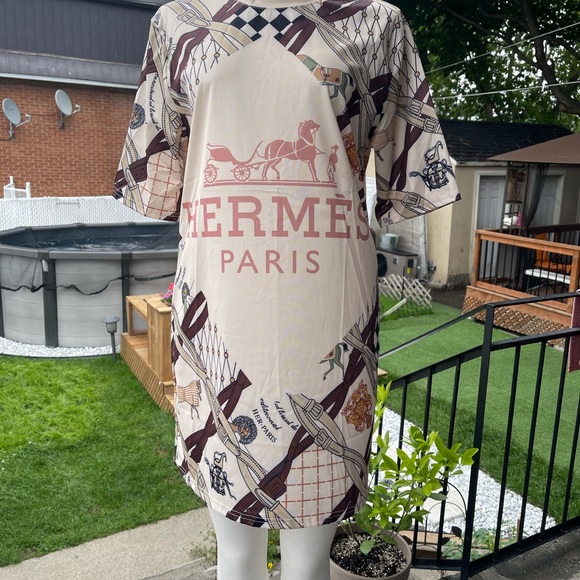 Short dress - Picture 2 of 5